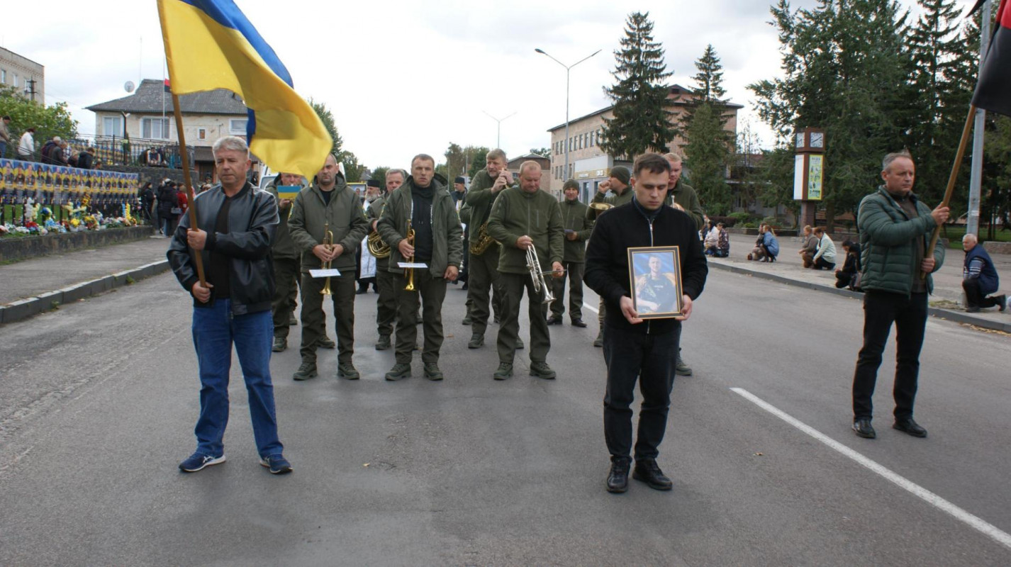 Пройшов війну, пережив ампутацію і будував плани на майбутнє: на Волині поховали 25-річного захисника
