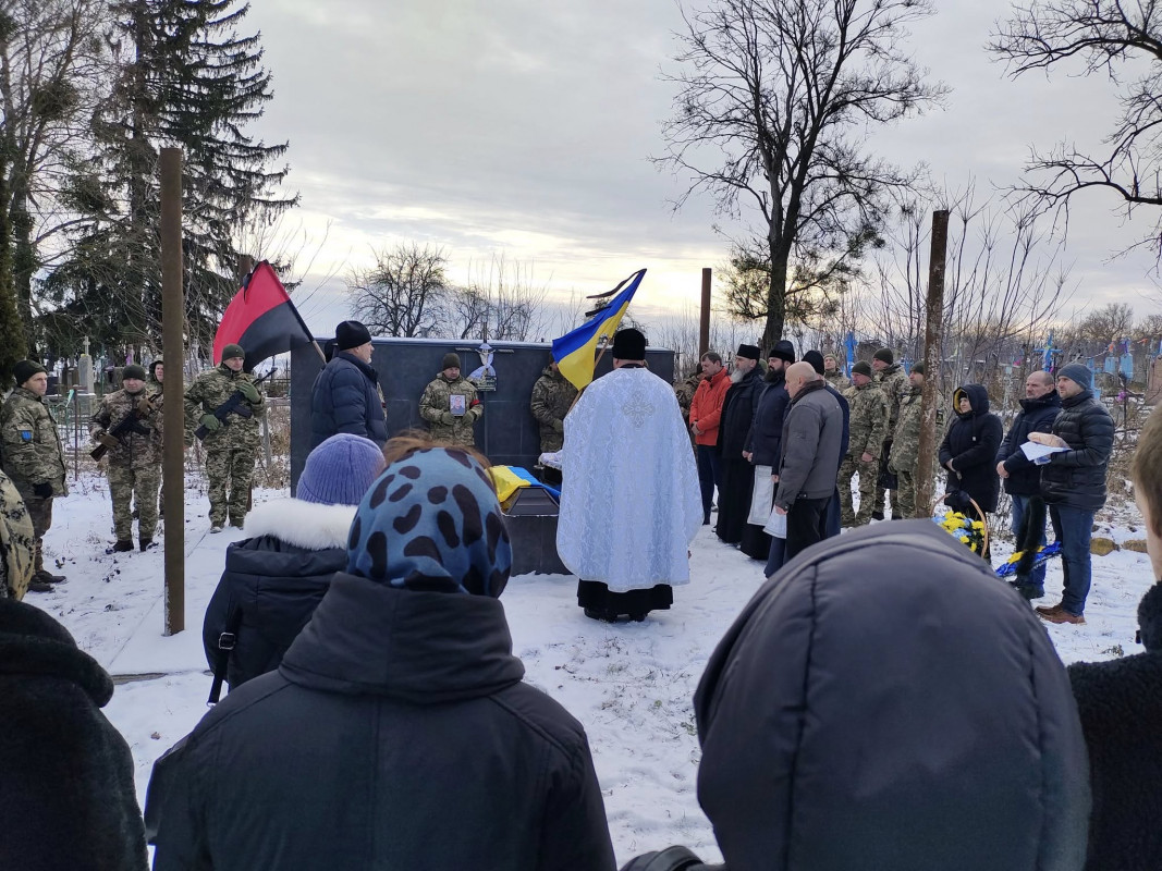 Життя обірвалося у військовій частині: на Волині в останню путь воїна Олега Симоновича