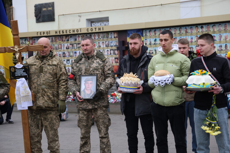 У липні виповнилося лише 23 роки: у Луцьку попрощалися з молодим Героєм Степаном Осипчуком