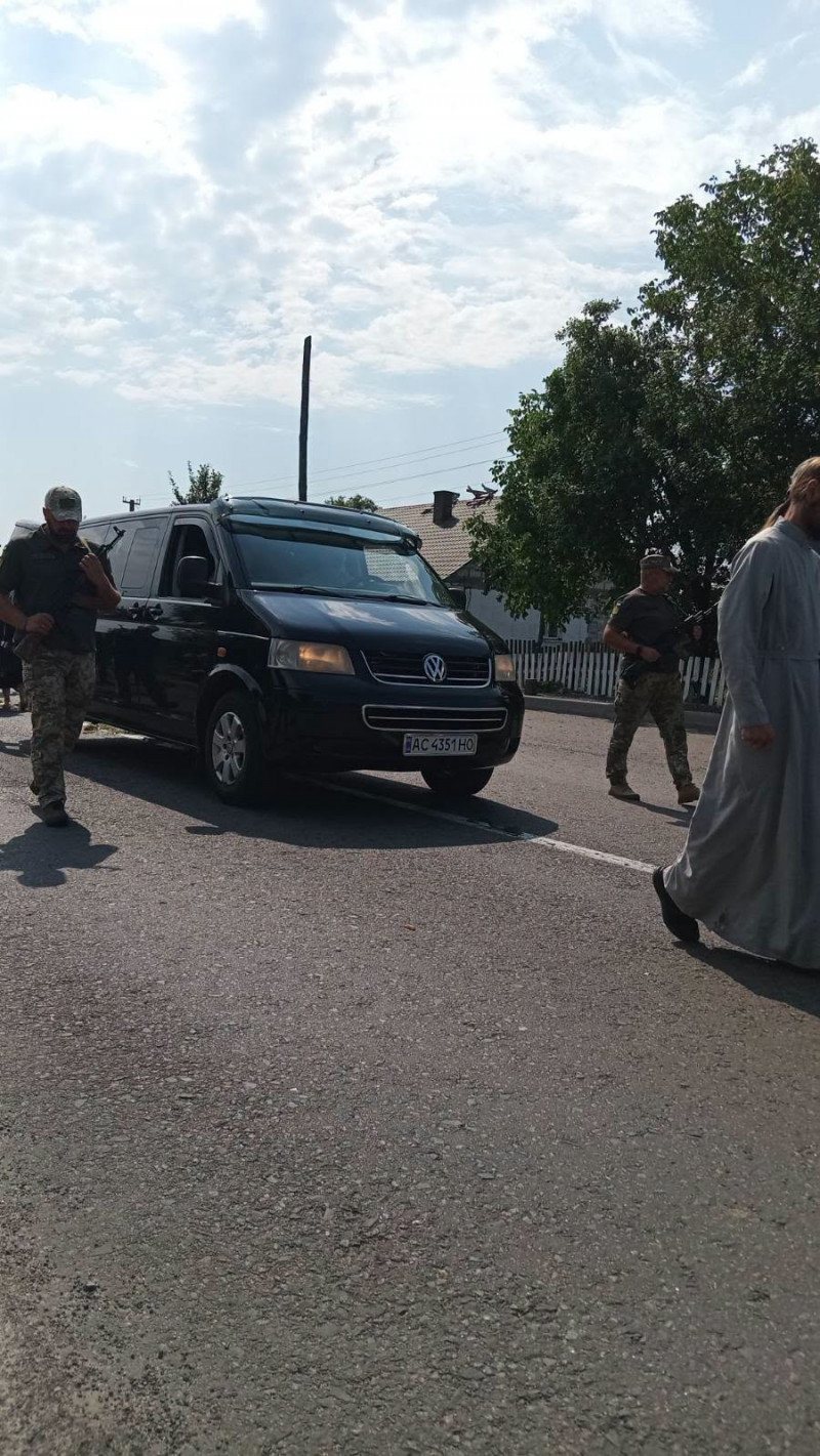 Понад два роки вважався зниклим безвісти: на Волині поховали Героя Олександра Лавренчука