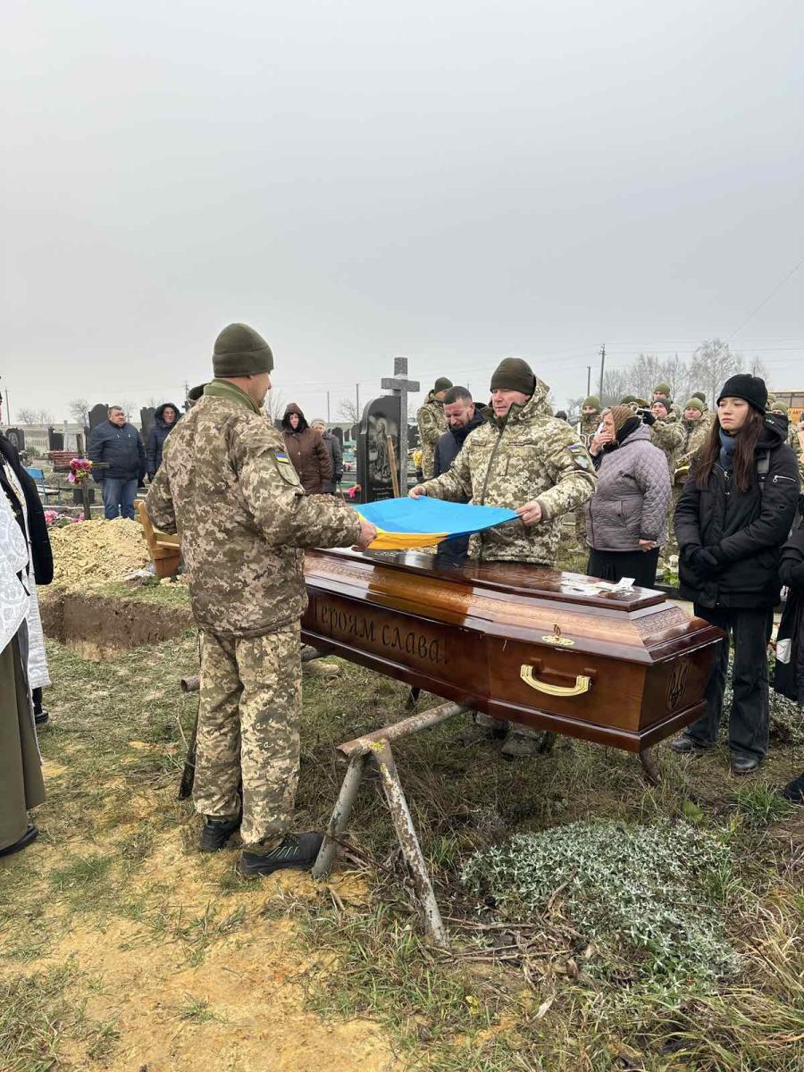 Після довгої дороги на вічний спочинок: на Волині поховали Валерія Грибчука, який понад рік вважався зниклим безвісти