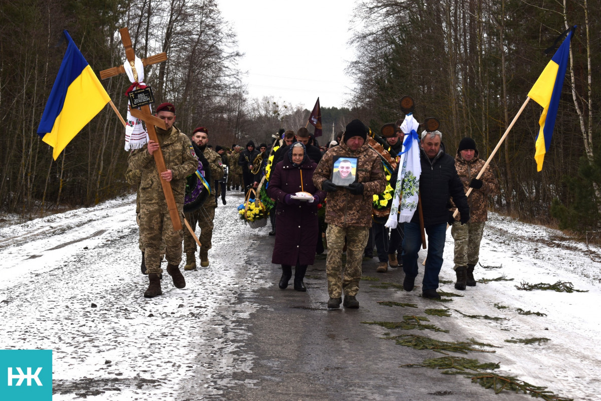 Зійшлося усе село: на Волині в останню дорогу провели полеглого на Курщині молодого Героя Сергія Зімича