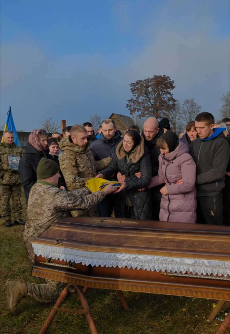 Завжди був готовий допомогти: на Волині провели в останню дорогу загиблого воїна Івана Оніщука