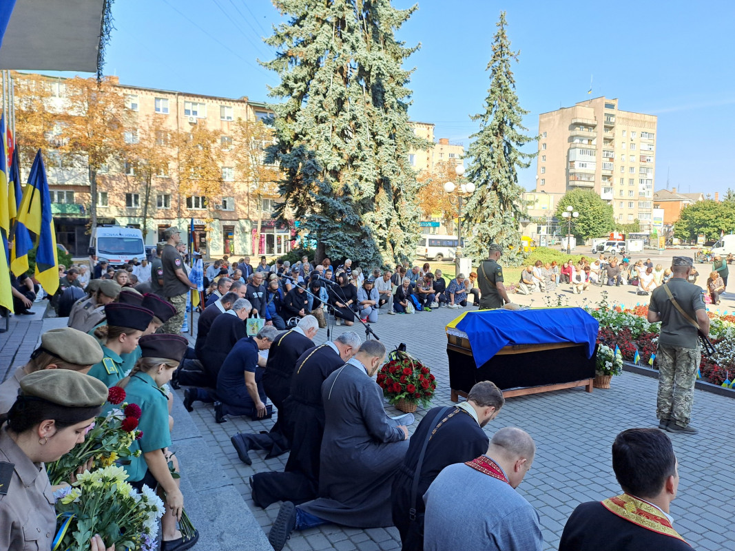 У страшному бою полягли усі побратими, які були разом з ним: на Волині попрощалися із 25-річним Героєм Денисом Андросюком