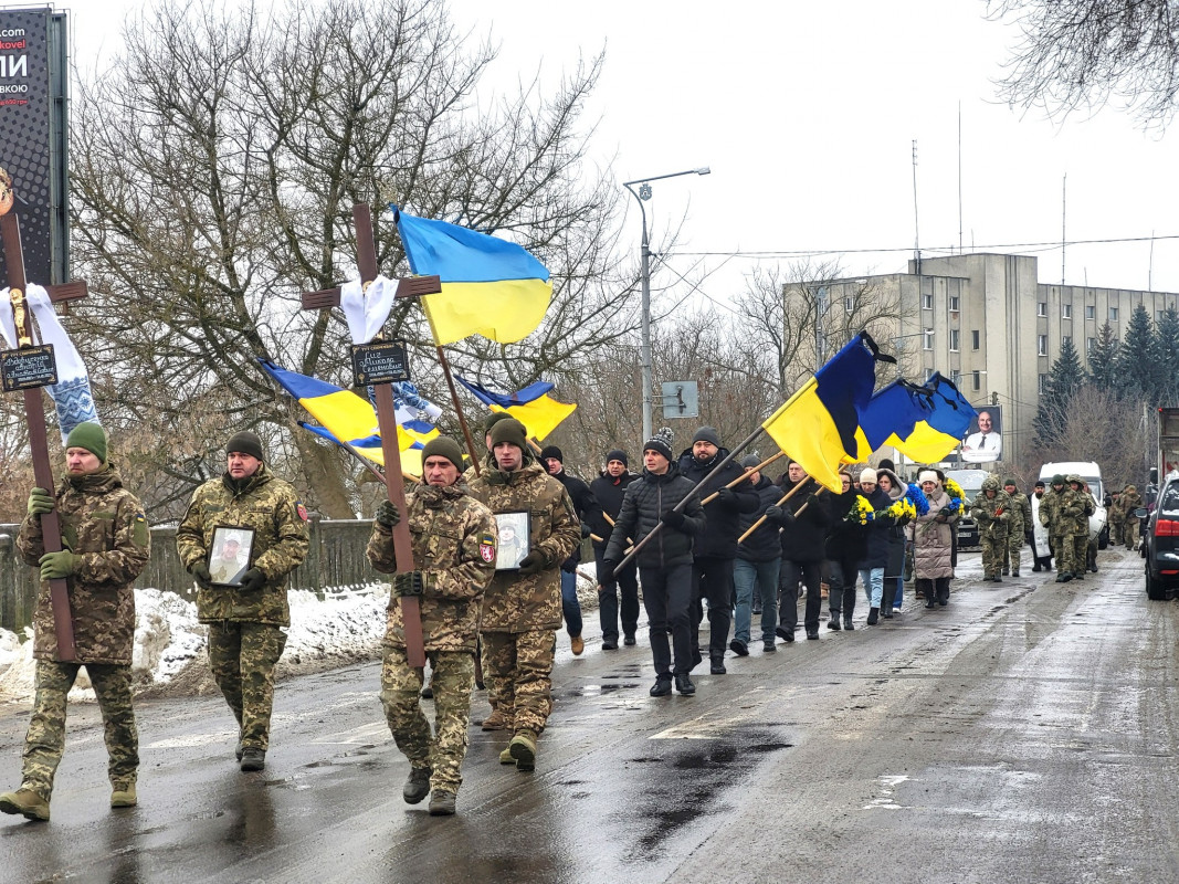 Воювали пліч-о-пліч і понад 2 роки вважалися зниклими безвісти: на Волині поховали двох Героїв - Миколу Сича та Андрія Вдовиченка