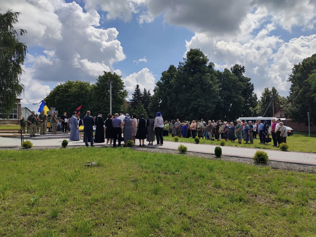 Життя Героя трагічно обірвалося у Курській області: на Волині в останню дорогу провели Віктора Кревського