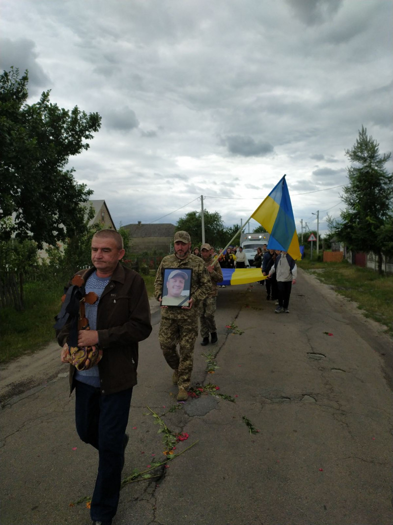 Ворожий дрон обірвав життя Героя: на Волині прощались з полеглим воїном Олегом Беценком
