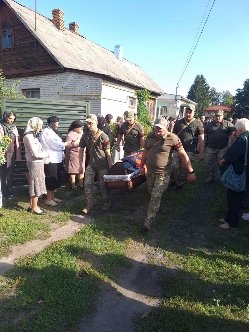 «Повернувся з-за кордону, щоб захищати Україну»: на Волині попрощалися з 27-річним Героєм Богданом Денисюком