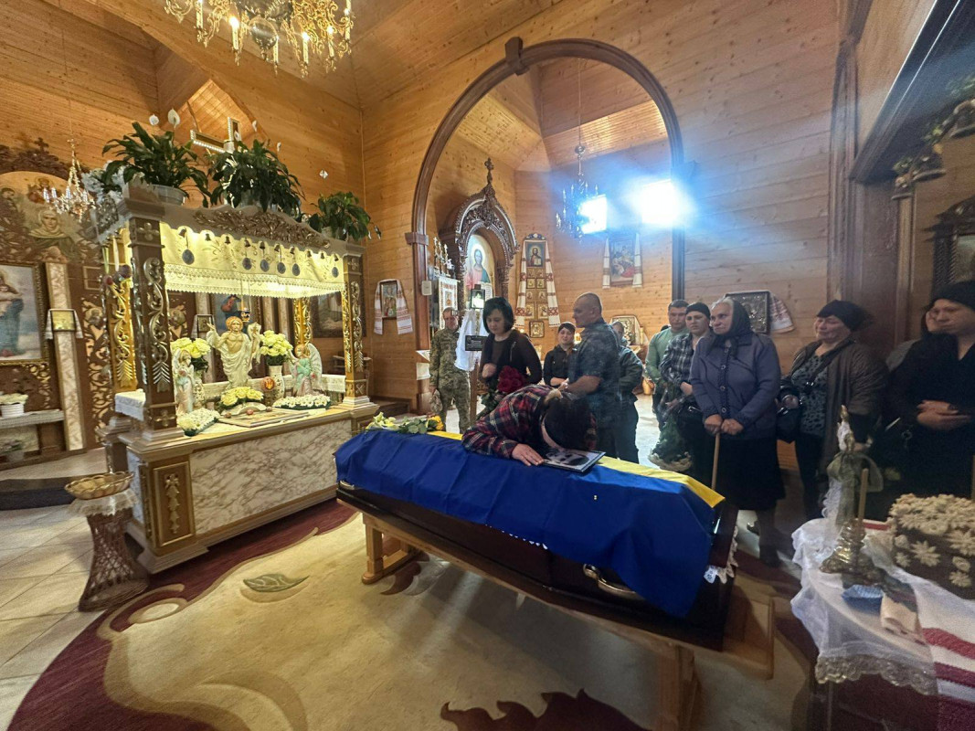 Не встиг створити сім’ю: на Волині в останню земну путь провели 28-річного Героя Миколу Шевчука