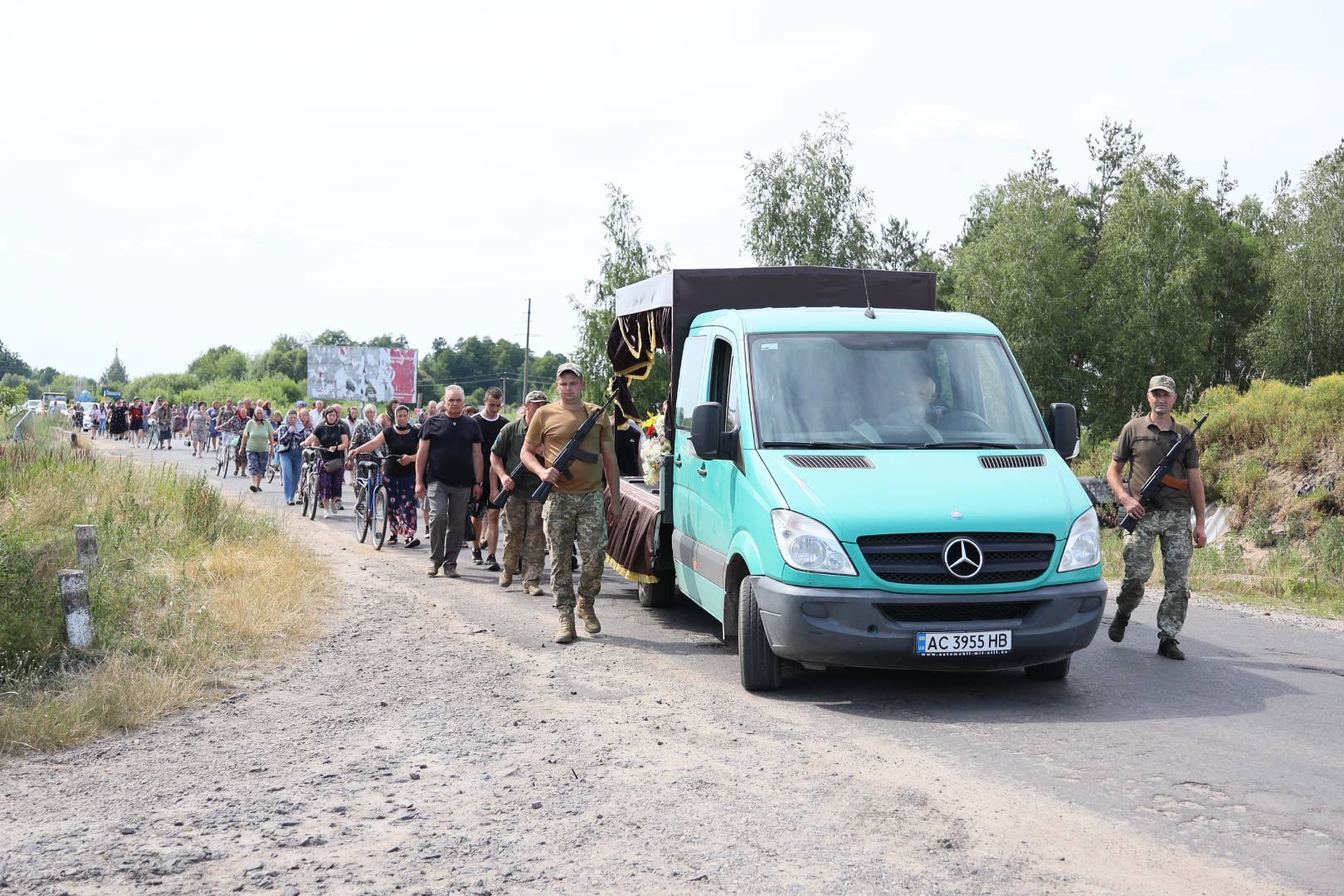 8 місяців вважався зниклим безвісти: на Волині в останню путь провели Героя Анатолія Янчука