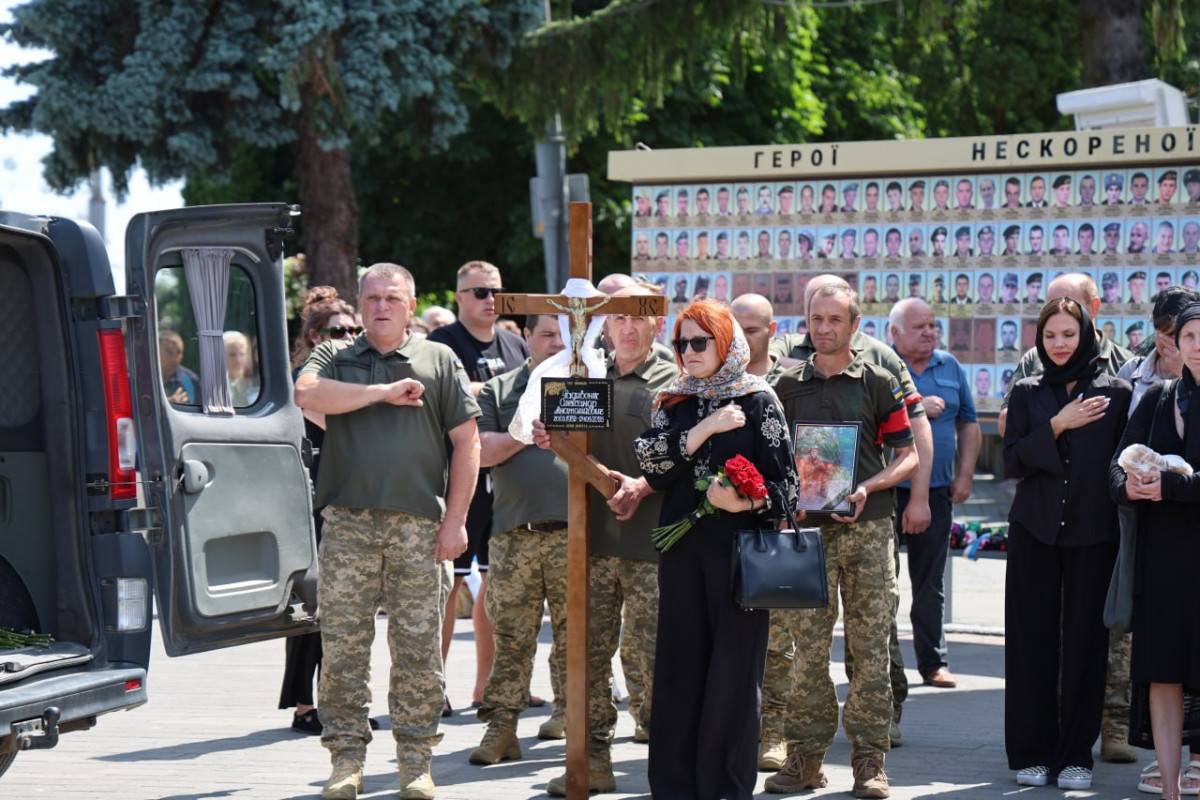 У Луцьку з військовими почестями поховали Героїв Романа Меюса та Олександра Радивоніка