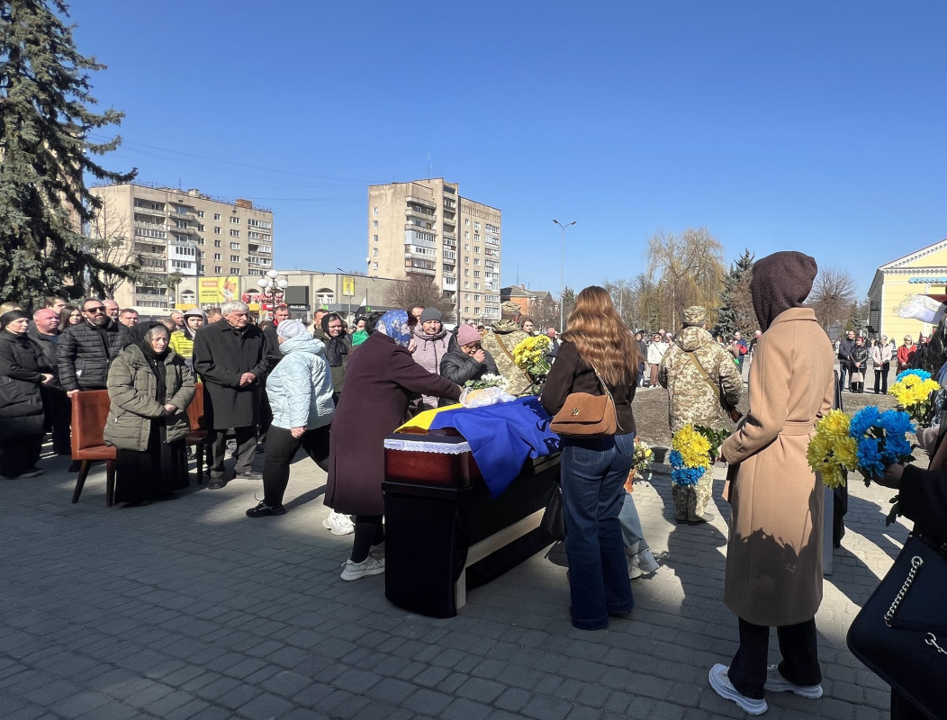 Другий день поспіль громада у жалобі: на Волині провели у вічність Героя Миколу Сахарчука