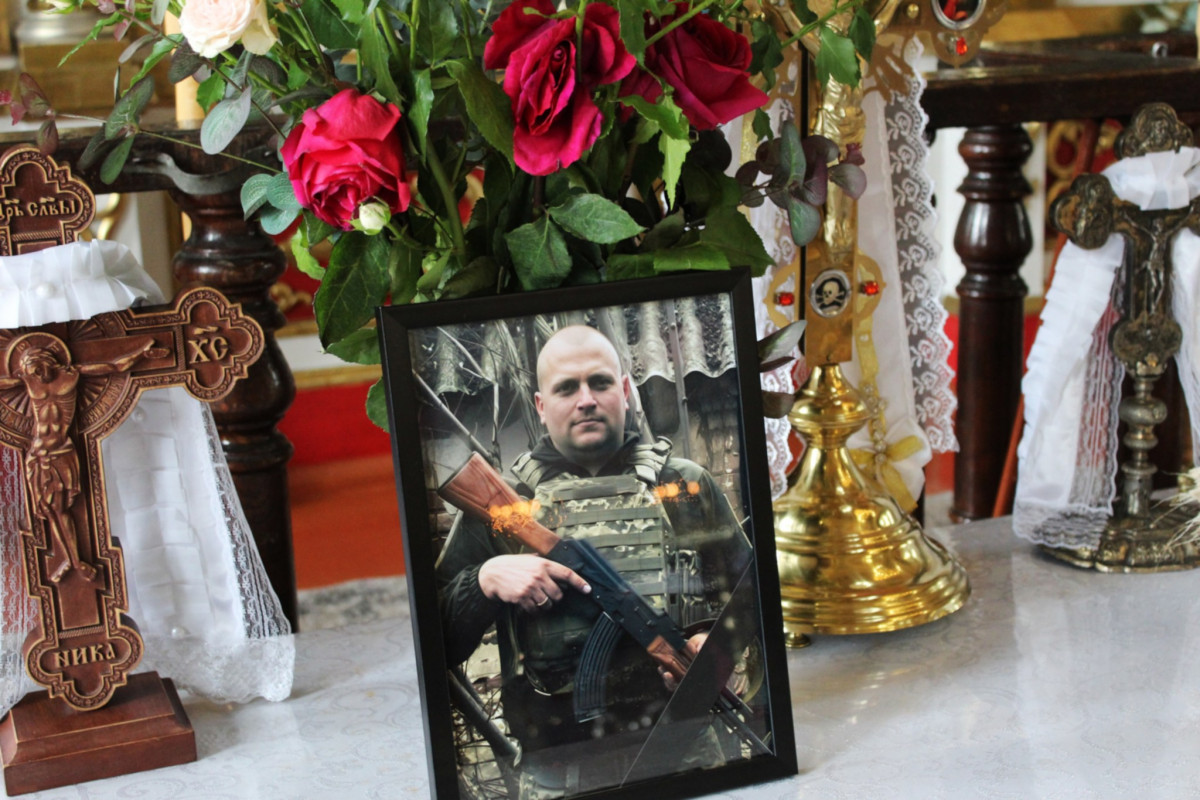 «Тепер тато захищатиме з небес»: волиняни попрощалася з 25-річним Антоном Хвостюком