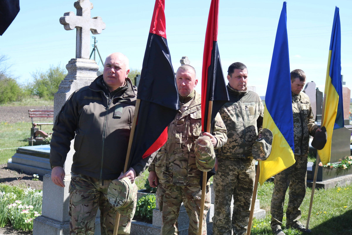 Близько 11 місяців вважався зниклим безвісти: на Волині попрощалися із захисником Василем Фаринюком