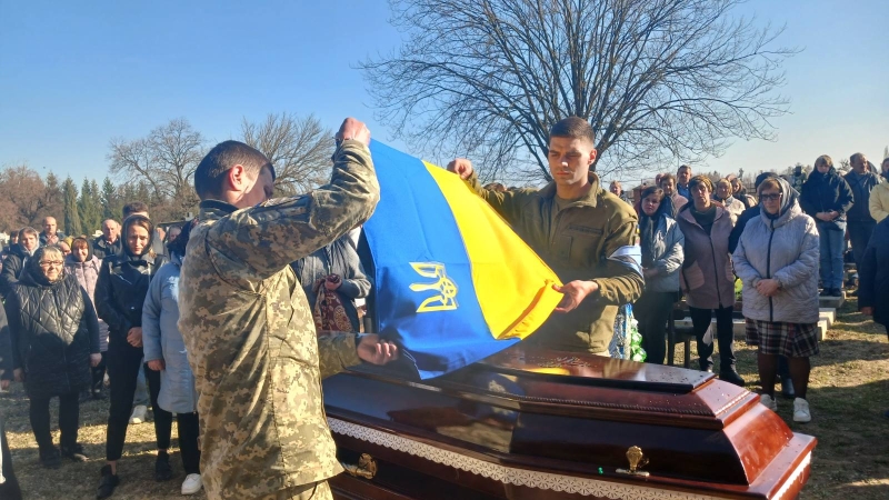 Його бойовий шлях пролягав через найгарячіші точки: на Волині попрощалися з воїном Миколою Ніколайчуком