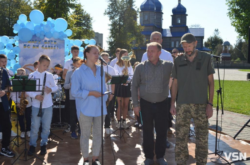 В місті на Волині на благодійному святі зібрали майже 150 тисяч гривень для ЗСУ. Фоторепортаж