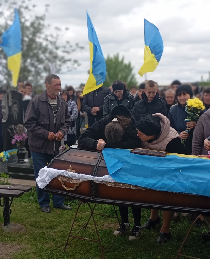 «Мужньо захищав від ворога свою країну»: на Волині в останню дорогу провели військовослужбовця Миколу Марчука