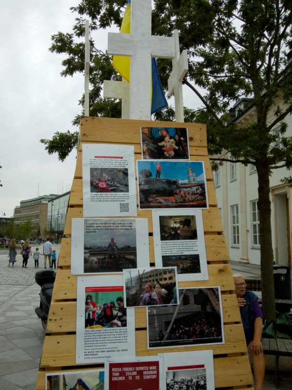 Закордонна солідарність: лучанка показує, як у світі підтримують українську боротьбу