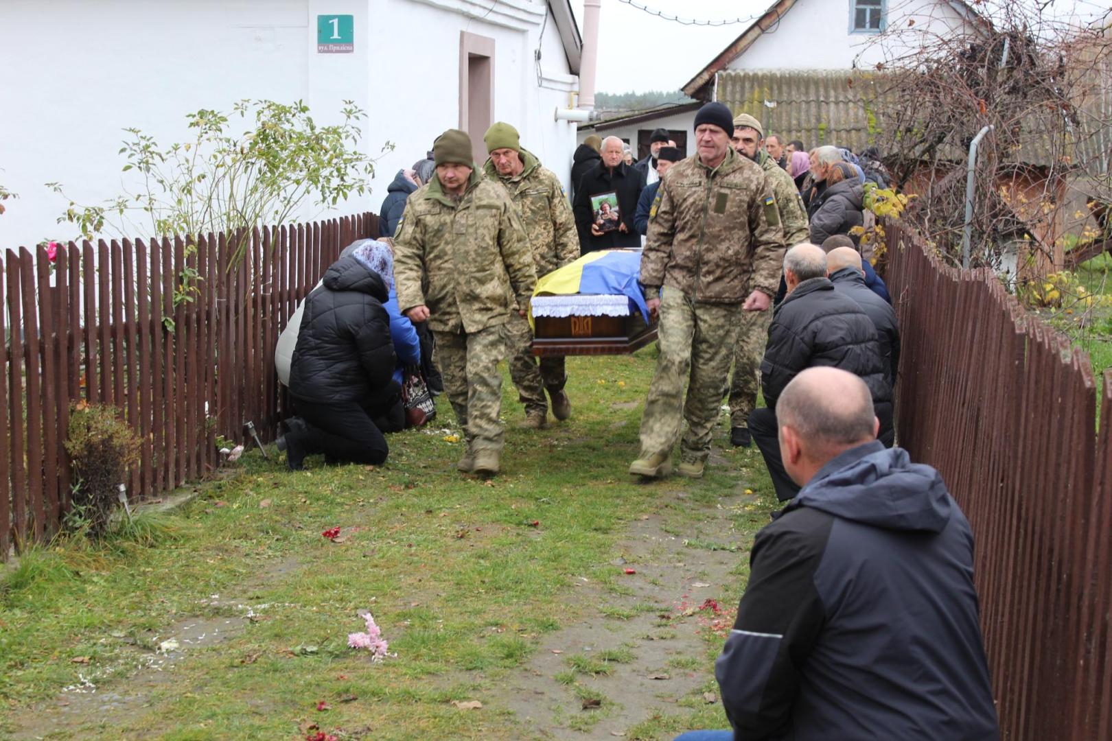 Завтра йому мало виповнитися 55 років: на Волині попрощалися із захисником Василем Савичем