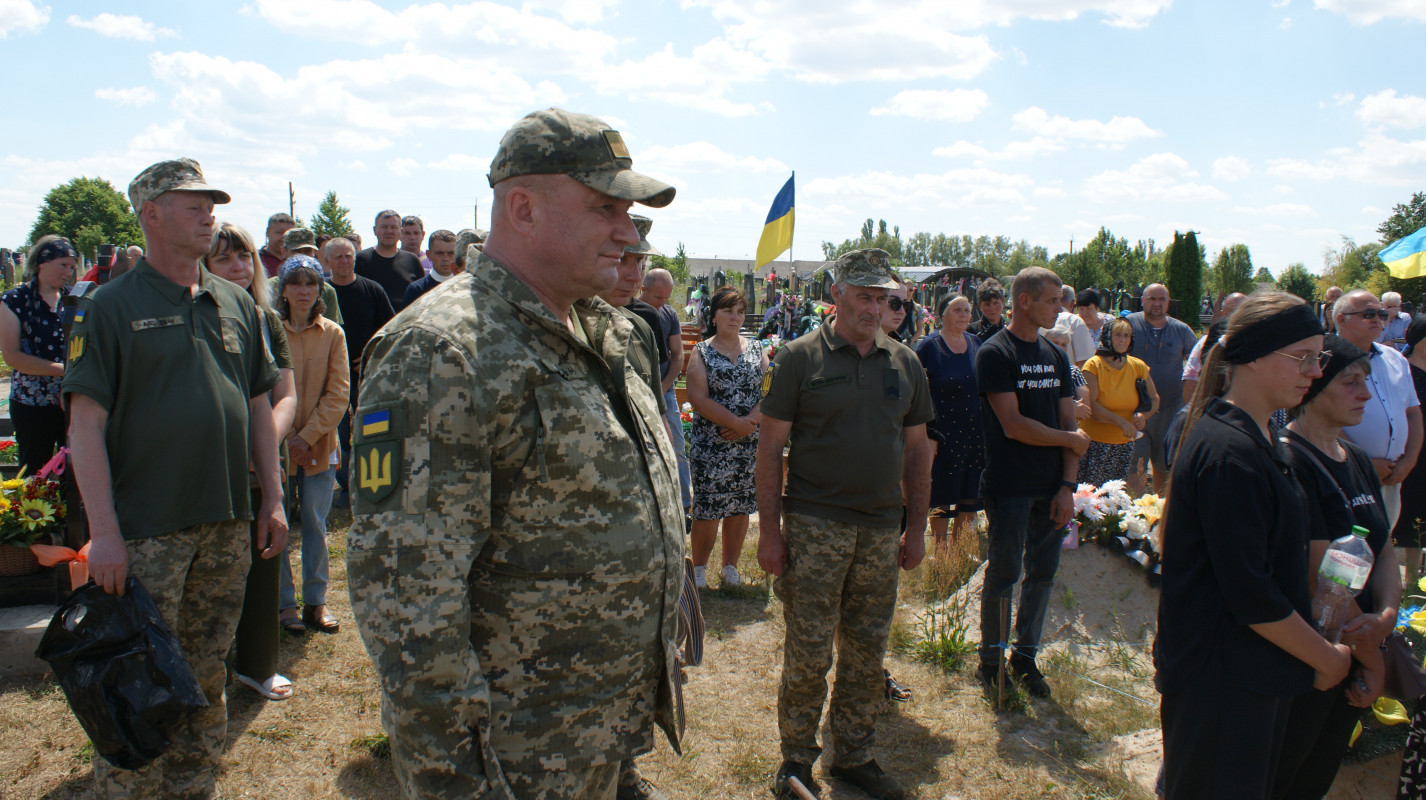 «За його голову окупанти обіцяли винагороду»: на Волині попрощалися з легендарним розвідником Віктором Зенцом