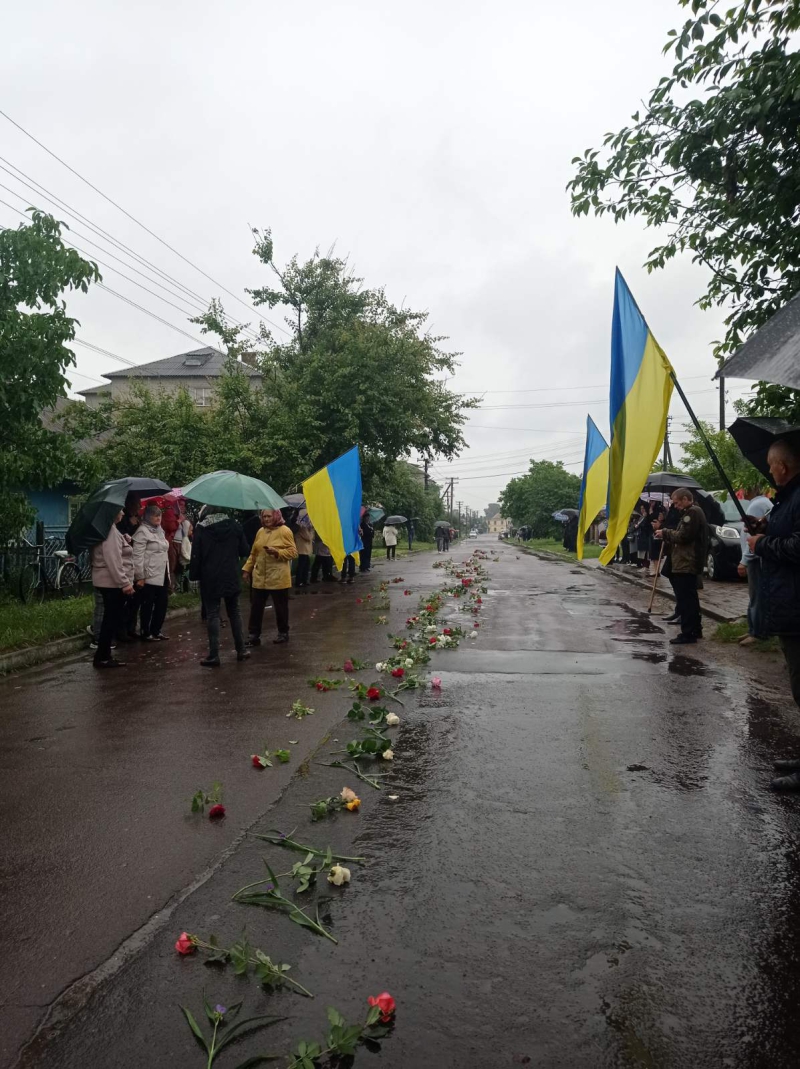 Назавжди 40: на Волині попрощалися з Героєм Денисом Єлюбаєвим