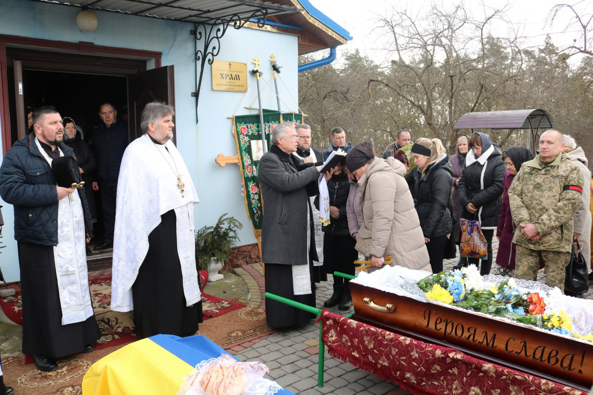 Захищав Україну ще з часів АТО: у Луцькому районі провели в останню путь Героя Романа Сербалюка