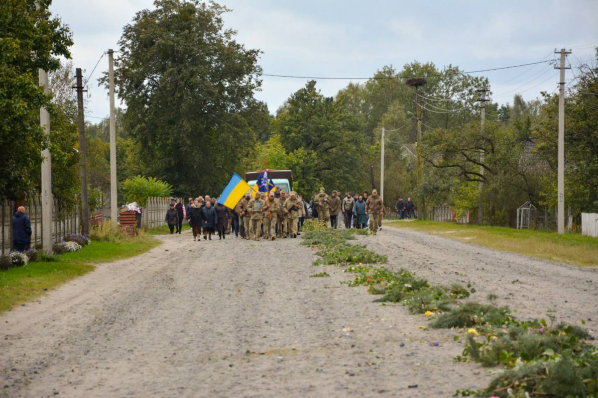 Життя обірвалося у дорозі: на Волині поховали Героя Олександра Барана