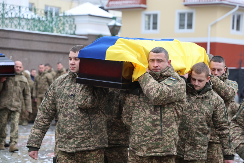 Чорний день: у Луцьку попрощалися одразу з двома Героями - Вадимом Радюком та Романом Сокольським