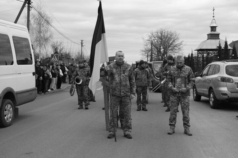 Загинув у бою на Донеччині: неподалік Луцька в останню дорогу провели військовослужбовця Святослава Каразію