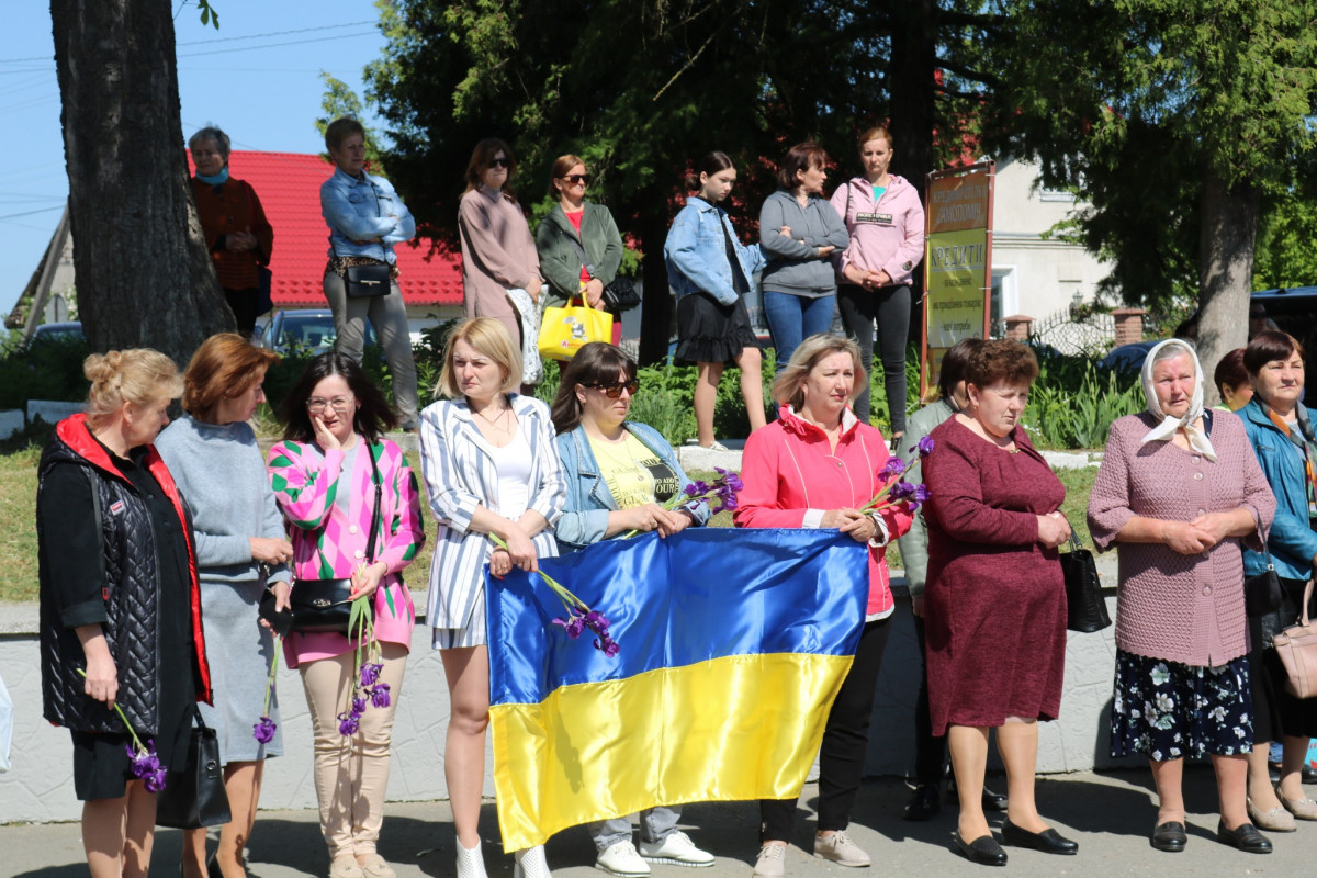 Його подвиг назавжди залишиться в наших серцях: у громаді на Волині провели в останню дорогу воїна Вадима Ковальчука