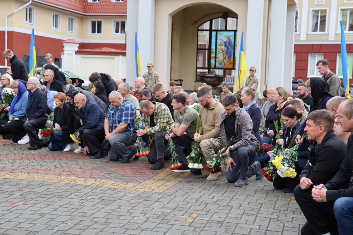 Траурний день у Луцьку: громада попрощалася з трьома захисниками України