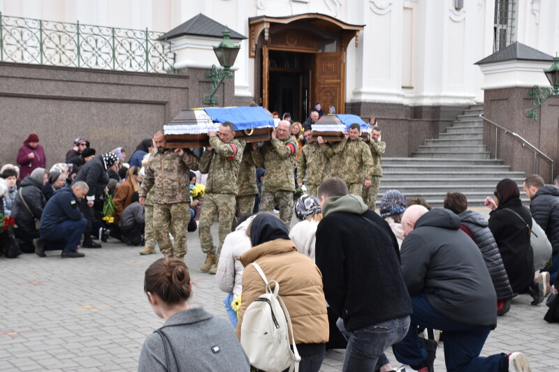 Загинули у 2024 році: у Луцьку попрощалися із двома Героями — Валентином Кравцем та Максимом Діковим