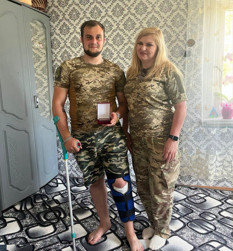 Поранених бійців 100-ї ОМБр відвідали у лікарнях та вручили почесні відзнаки