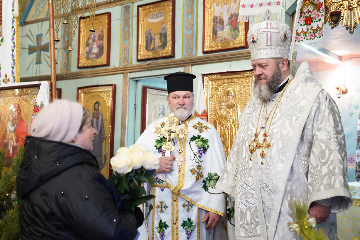 Владика Михаїл очолив празник Михайлівської парафії у Луцьку і нагородив духовенство та парафіян