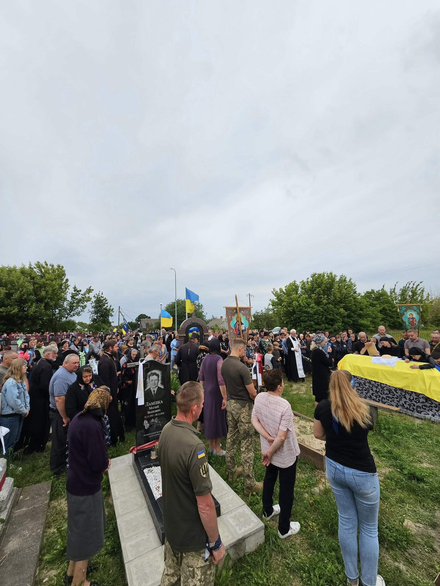 Навіки 33: на Волині попрощалися з полеглим Захисником України Володимиром Семенакою