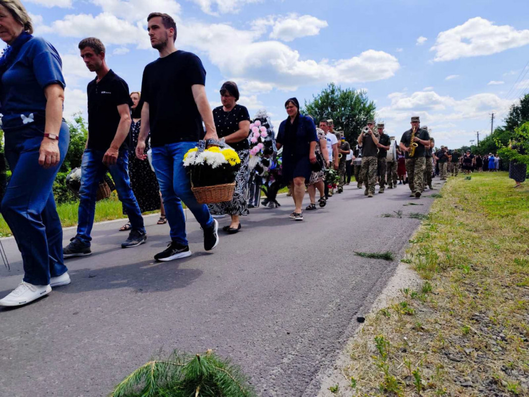 Майже два роки вважався зниклим безвісти: на Волині провели в останню дорогу Героя Миколу Войтюка