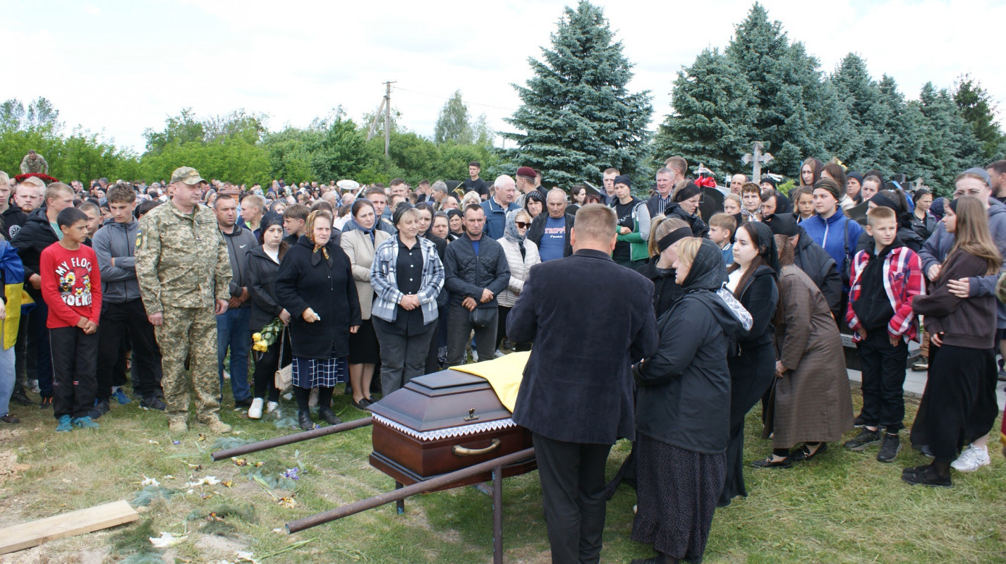 «Врятував побратима ціною власного життя»: на Волині попрощалися з 25-річним Героєм Андрієм Лавренчуком