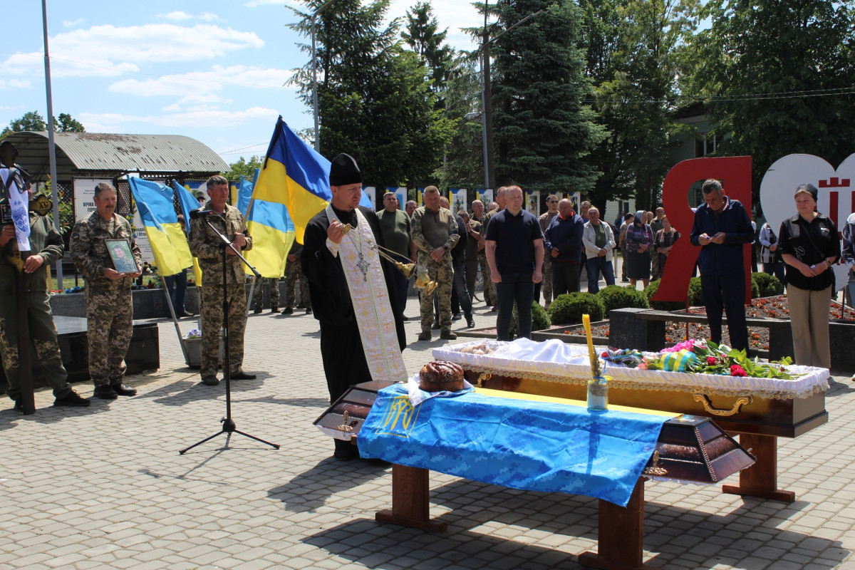 В бою отримав поранення, несумісні з життям: на Волині поховали Героя Сергія Дмитрука