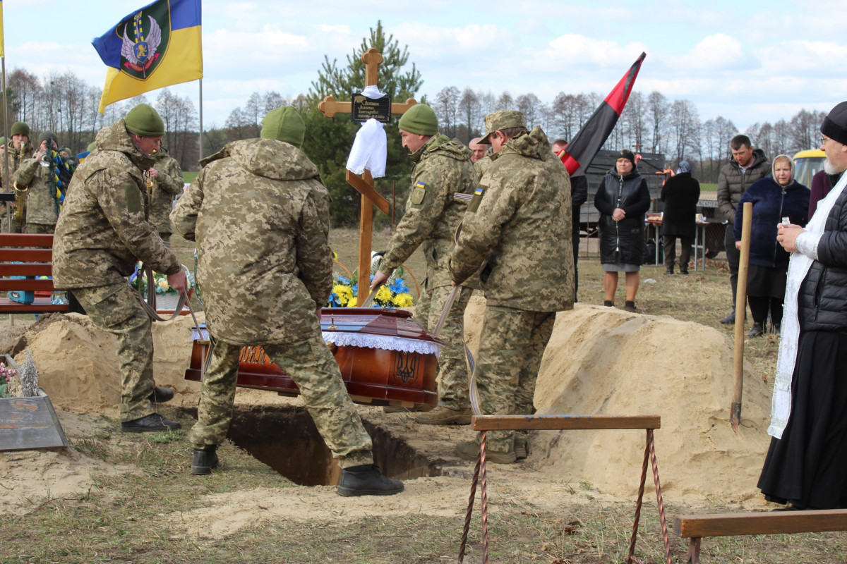 Півтора року невідомості: на Волині попрощалися із загиблим на Курщині Валентином Волошиним