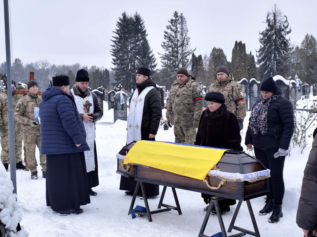 Загинув понад 9 місяців тому: у Луцькому районі попрощалися із захисником Олександром Кувшиновим