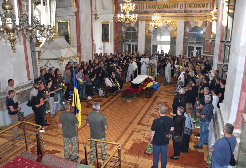 Загинув поблизу Краматарська: у Луцьку попрощалися із Героєм Володимиром Чернишем