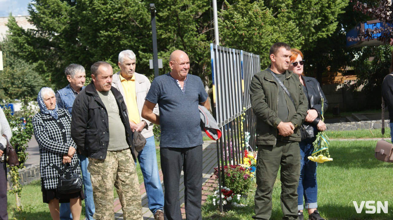 Повернувся додому після майже дворічної невідомості: Рожищенська громада зустріла «на щиті» Героя Віталія Козла. Фото