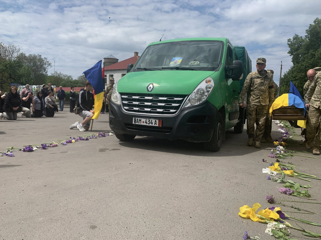 Загинув смертю Героя: на Волині провели в останню путь захисника Олега Хайбу