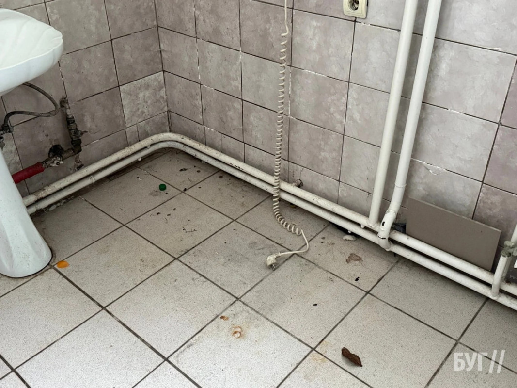 Порожні зали, сміття і зірване майно: що залишила УПЦ МП в Успенському соборі у Володимирі. Фото