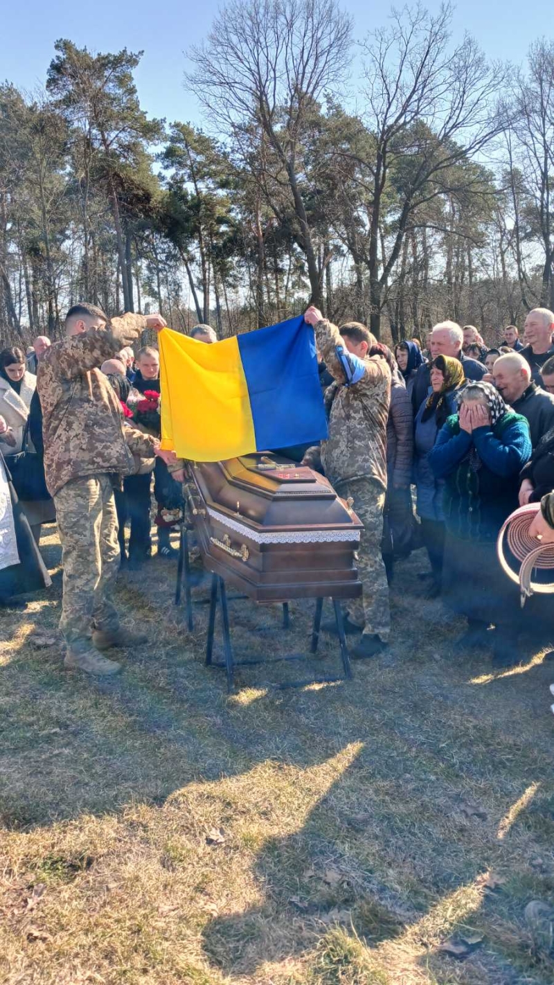 Серце воїна зупинилося у зоні бойових дій: на Волині провели в останню дорогу Героя Анатолія Баранося
