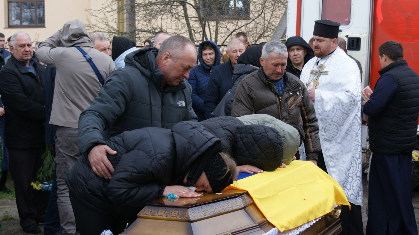 До останнього подиху – за Україну: у Луцькому районі попрощалися з Героєм Сергієм Мандзюком