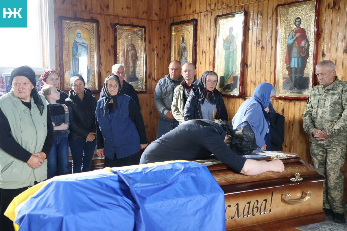 У громаді на Волині попрощалися із загиблим на Сумщині захисником Володимиром Хвесиком