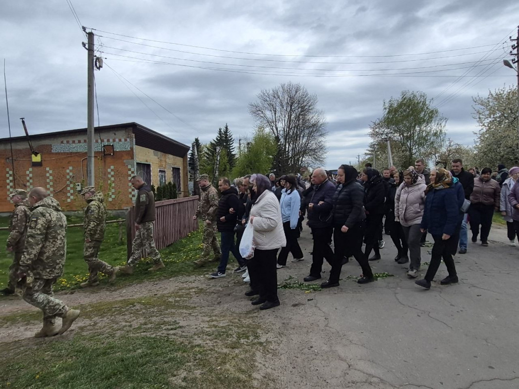 Громада на Волині віддала останню шану загиблому Герою Віктору Гошку
