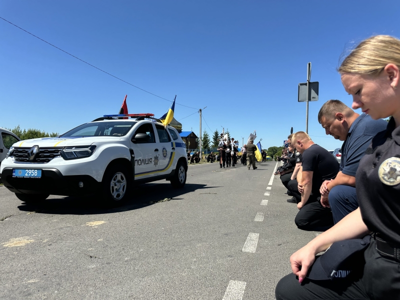Поліцейський, що став Героєм: на Волині попрощалися з полеглим воїном Юрієм Кривошапкою