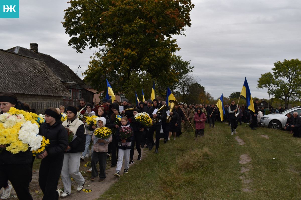 Громада у жалобі: на Волині в останню дорогу провели молодого захисника Станіслава Барана